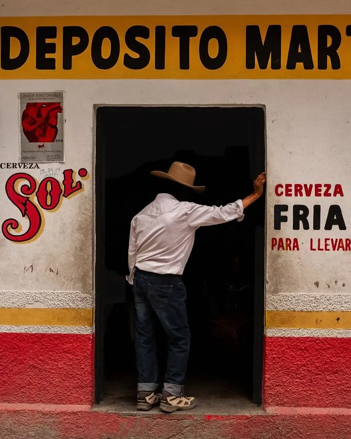 This Photographer Captured 50 Honest Street Moments That Show The Beauty Of Everyday Life