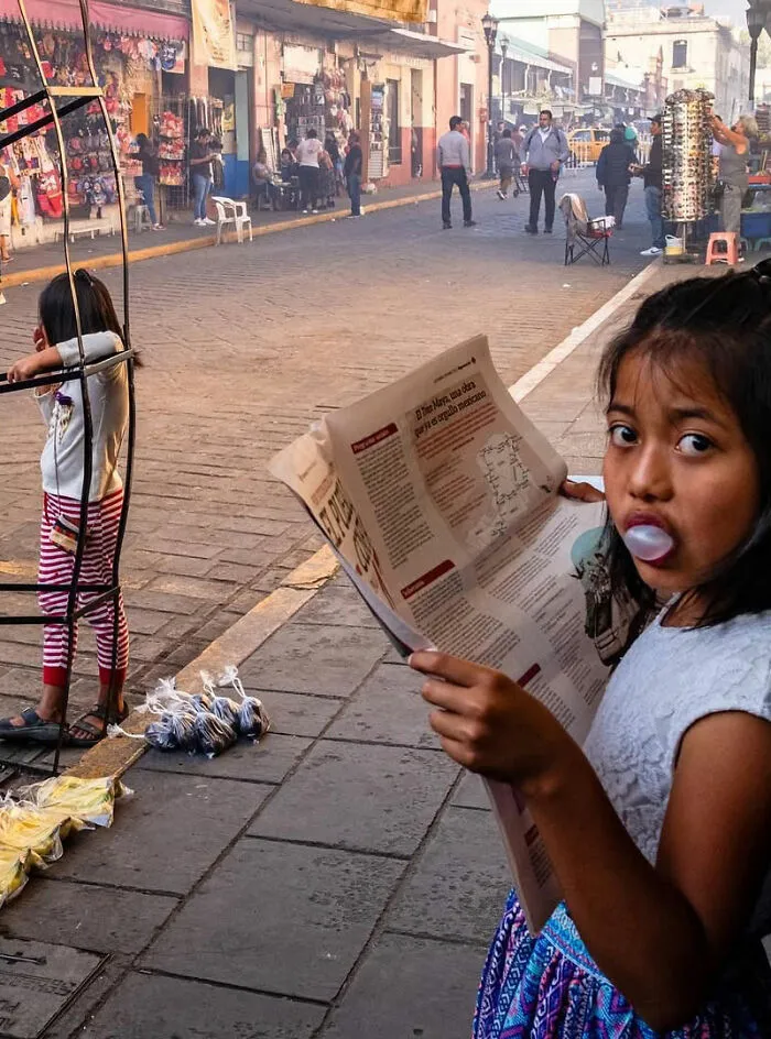 This Photographer Captured 50 Honest Street Moments That Show The Beauty Of Everyday Life