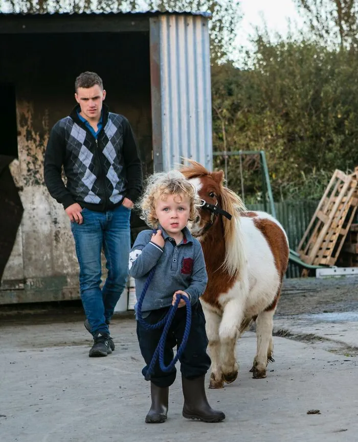 Where Childhood Runs Free: 29 Irish Traveler Kids And Their Animals
