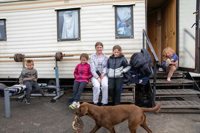 Where Childhood Runs Free: 29 Irish Traveler Kids And Their Animals