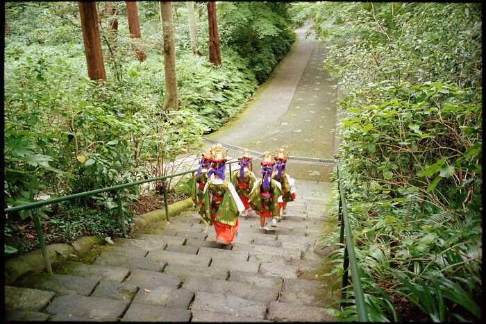 40 New Photos That Show What Daily Life In Japan Looks Like By Photographer Shin Noguchi