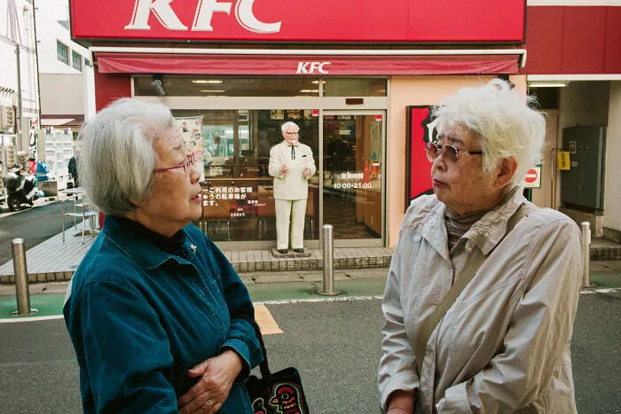 40 New Photos That Show What Daily Life In Japan Looks Like By Photographer Shin Noguchi