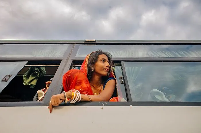 Photographer Spends 27 Years Documenting The Streets of India, And Here Are 100 Of His Best Shots