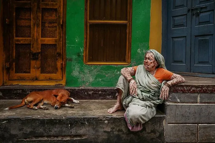 Photographer Spends 27 Years Documenting The Streets of India, And Here Are 100 Of His Best Shots