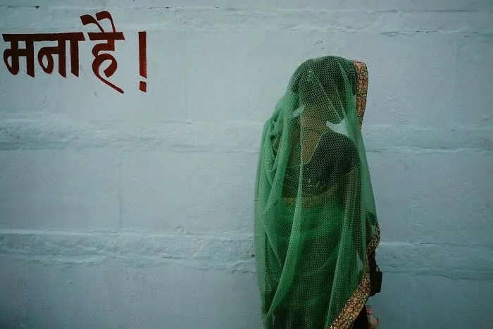 Photographer Spends 27 Years Documenting The Streets of India, And Here Are 100 Of His Best Shots