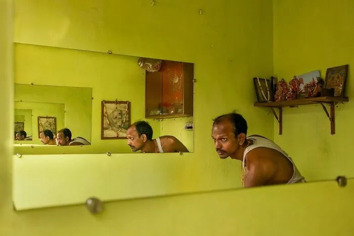 Photographer Spends 27 Years Documenting The Streets of India, And Here Are 100 Of His Best Shots