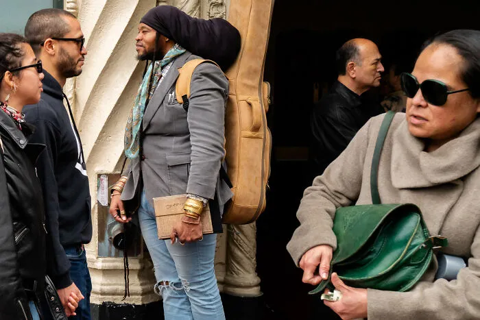 Photographer Snaps Coincidental Moments In Public And Here Are His 27 Best Shots