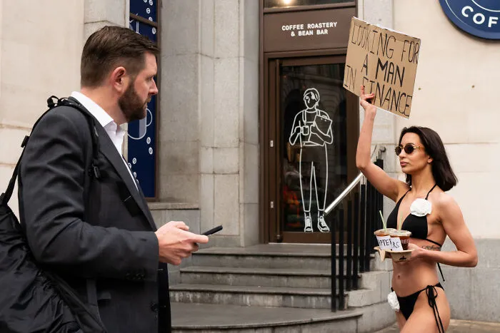 Photographer Snaps Coincidental Moments In Public And Here Are His 27 Best Shots