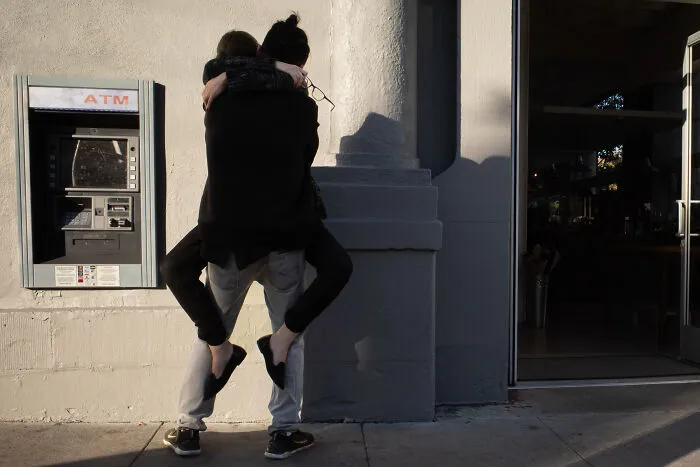 Photographer Snaps Coincidental Moments In Public And Here Are His 27 Best Shots