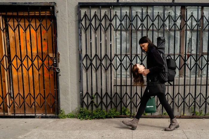 Photographer Snaps Coincidental Moments In Public And Here Are His 27 Best Shots