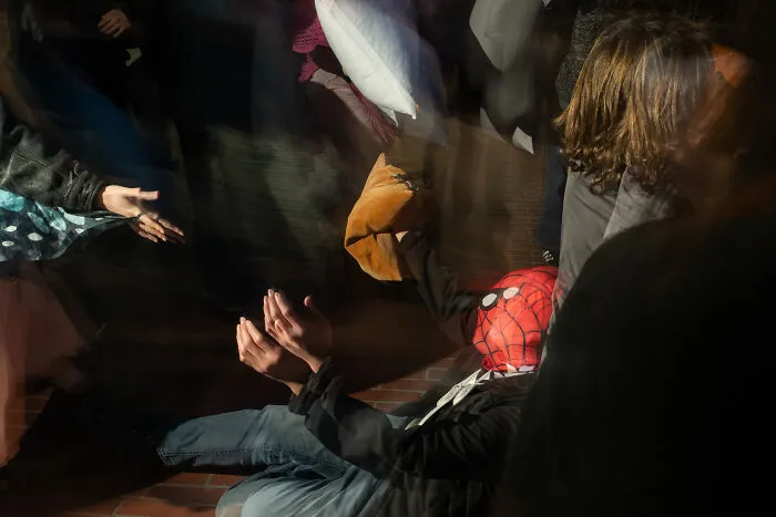 Photographer Snaps Coincidental Moments In Public And Here Are His 27 Best Shots