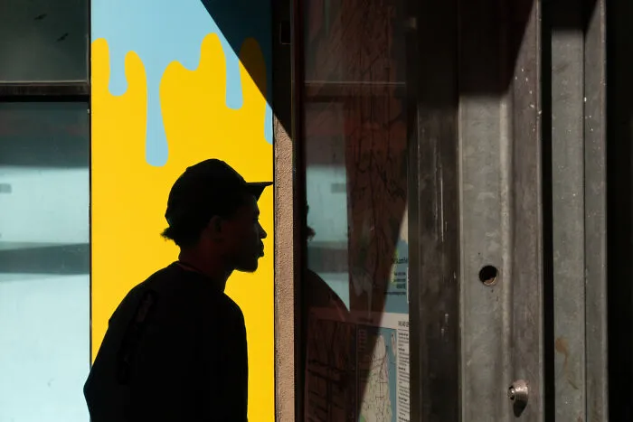 Photographer Snaps Coincidental Moments In Public And Here Are His 27 Best Shots