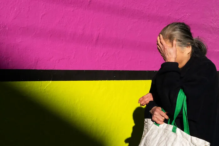 Photographer Snaps Coincidental Moments In Public And Here Are His 27 Best Shots