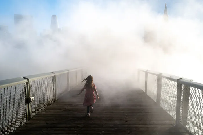 Photographer Snaps Coincidental Moments In Public And Here Are His 27 Best Shots