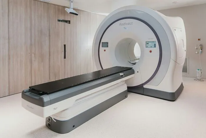 Netizen Asks: “Doctors, What Are The Dead Giveaway Signs That Someone Is Faking?” – Gets 30 Tales