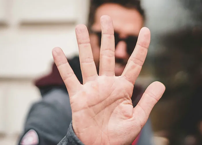 “Just Gross To Me”: 50 People Share Red Flags That They Always Look Out For In People's Homes