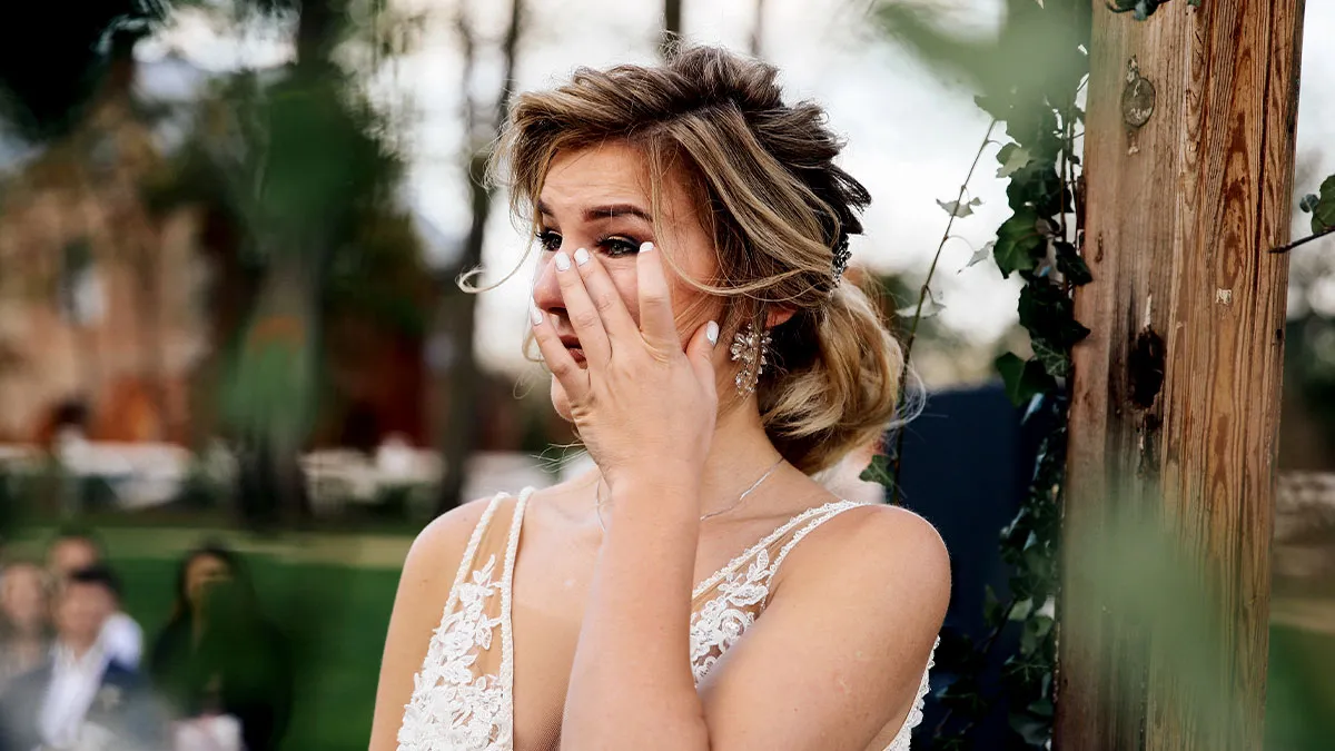 Bride Baffled After Catering Company’s Mistake Nearly Ruins Her Wedding, They Offer 50% Refund