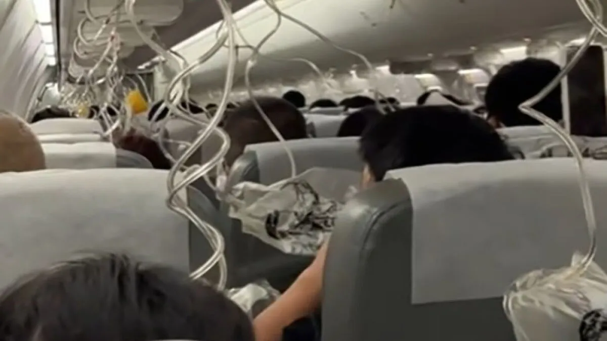 Passengers Write Farewell Messages As Japan Airlines Flight Suddenly Plunges 26,000 Feet Mid-Air