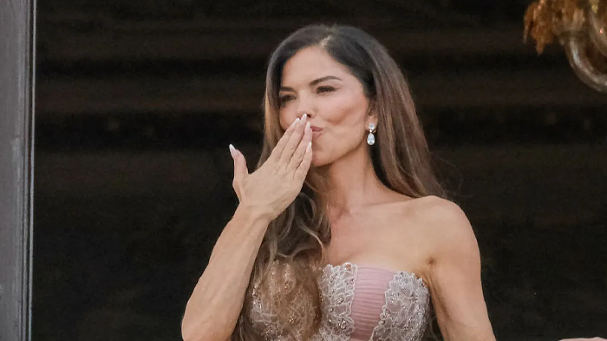 Lauren Sánchez's Wedding Dress Reportedly Stolen By Mystery Woman