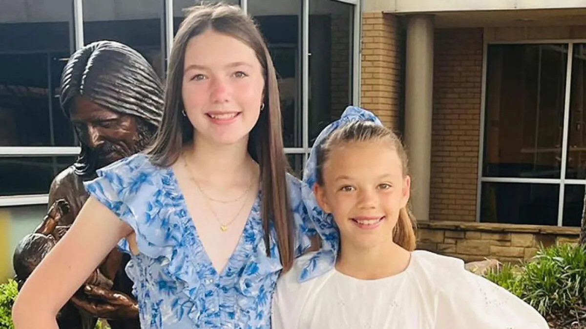 "Did Not Let Her Baby Sister Go": People Heartbroken After Two Sisters Passed Away Holding Hands
