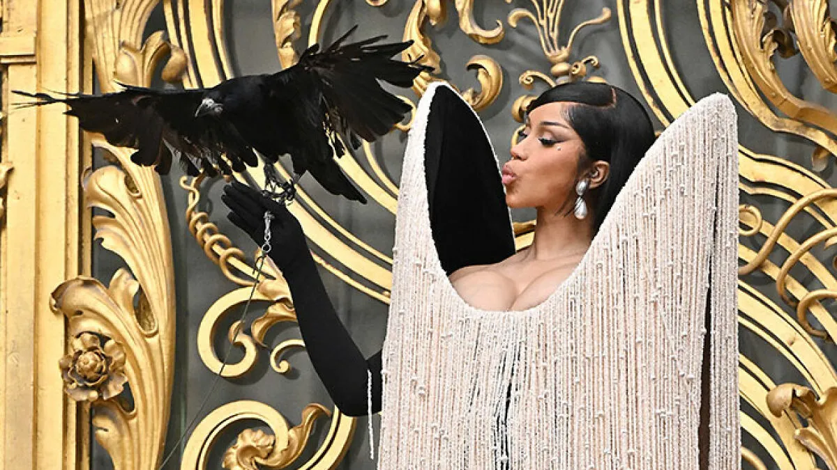 Fashionistas React To Celebrity Looks At Paris Haute Couture Week, Including Dua Lipa And Cardi B