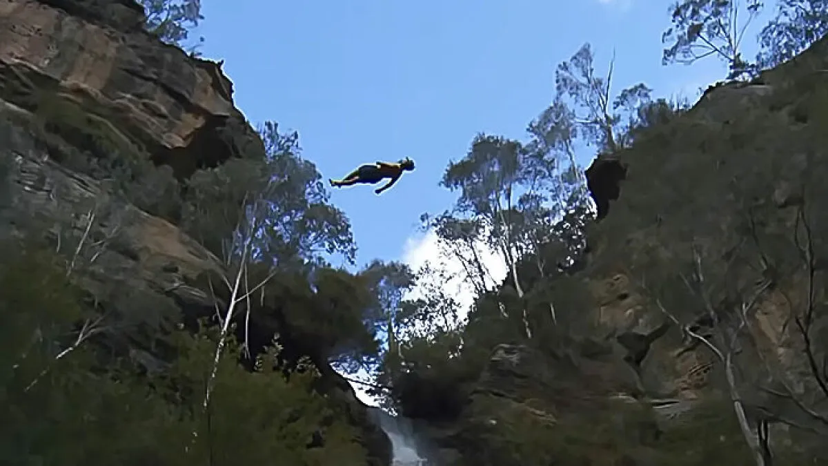 People Slam 21YO For Dødsing From Waterfall Cliff In Australia And Ending Up Seriously Injured