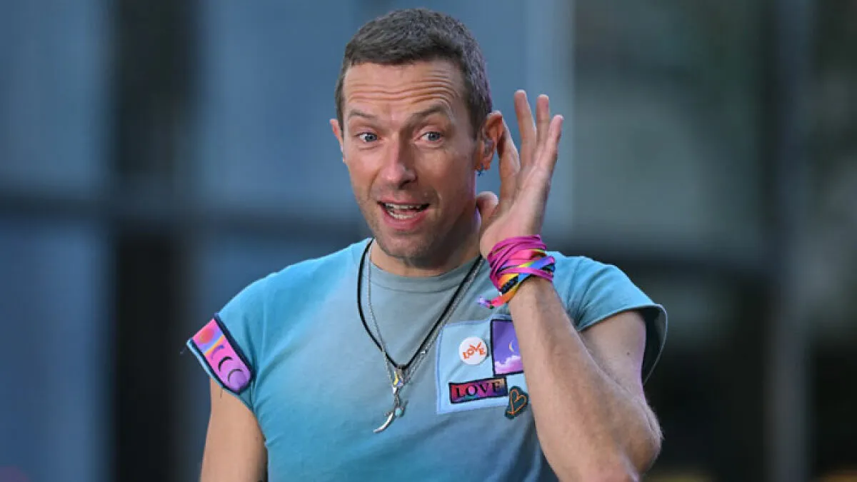 Coldplay Concert Cameraman Catches Couple Cheating On Their Partners During Show