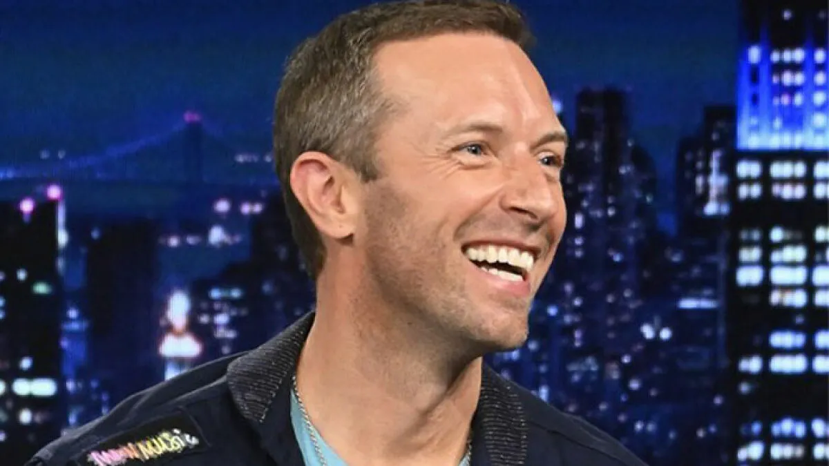 Chris Martin Interrogates Second Couple Immediately After Viral Cheating Scandal At Coldplay Concert