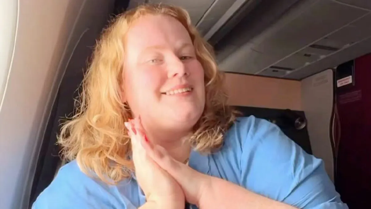 Proud Plus-Size Traveler Reveals Why She Won’t Book 2 Airline Seats, Gets Blasted As ‘Selfish’