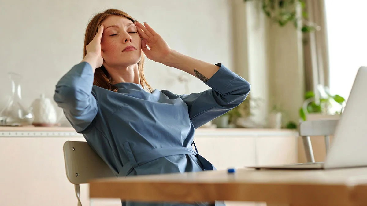 Lady’s Silence Bothers Coworker Who Reports Her To HR, Only To Learn She’s Within Company Guidelines