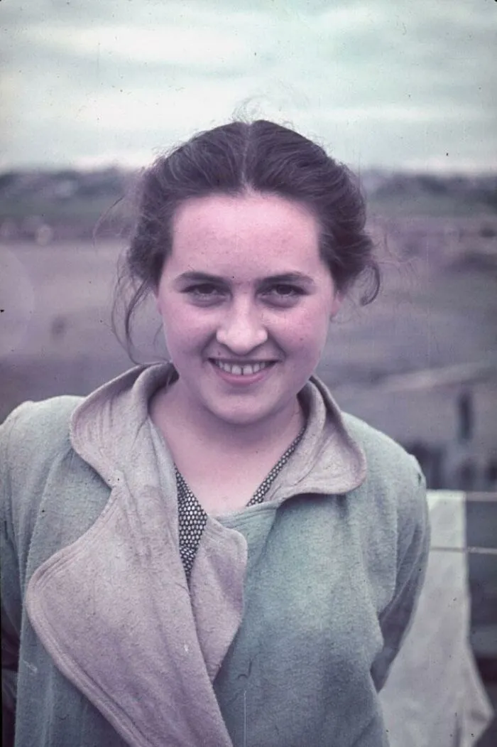 40 Innocent-Looking Photos That Hold Sinister Secrets