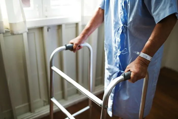 Netizen Asks: “Doctors, What Are The Dead Giveaway Signs That Someone Is Faking?” – Gets 30 Tales