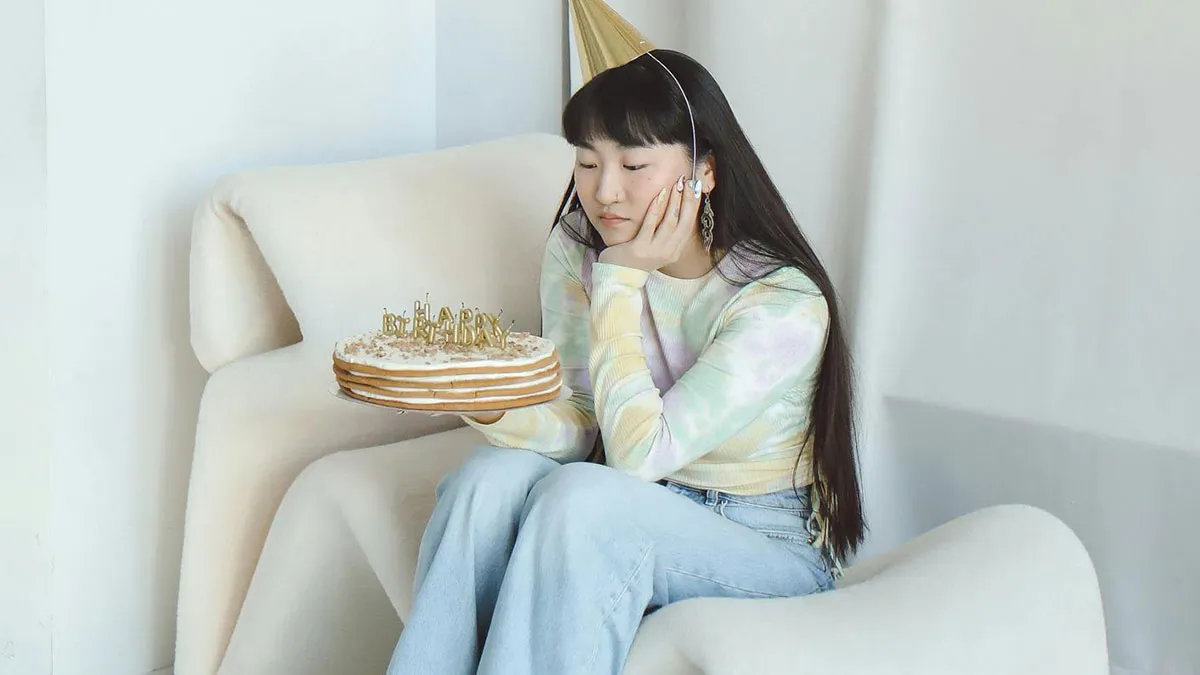 Dad Defends His Teen Daughter After She Yelled At Unwanted Guest For Destroying Her B-Day Cake