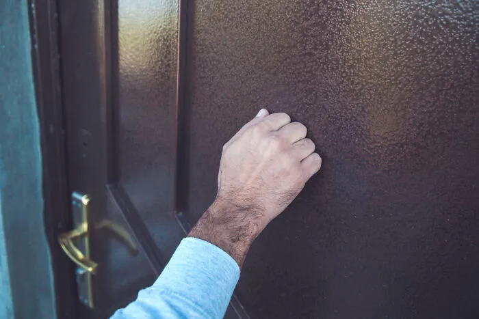 30 Funny Moments Of Deaf People Realizing Something They Thought Was Loud Was Totally Silent