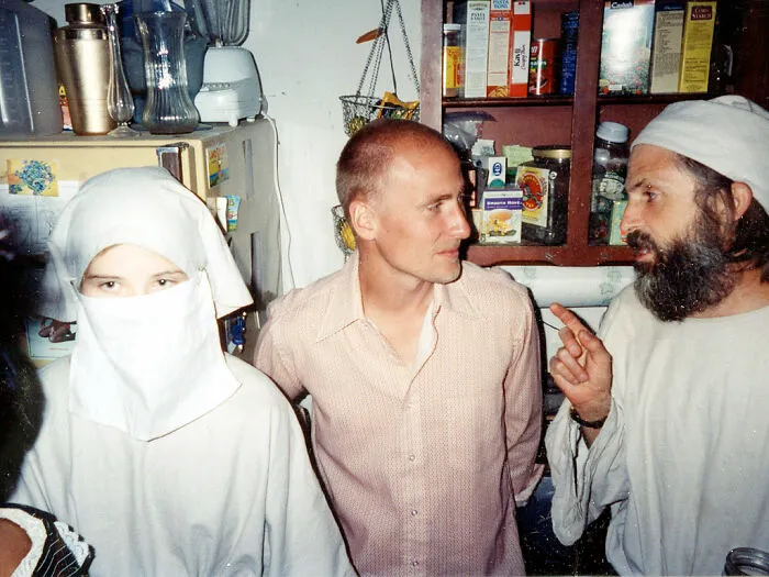 40 Innocent-Looking Photos That Hold Sinister Secrets