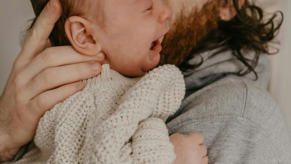 Mom Picks A Fight With Stranger At The Airport After She Covers Her Ears Next To Her Screaming Kid