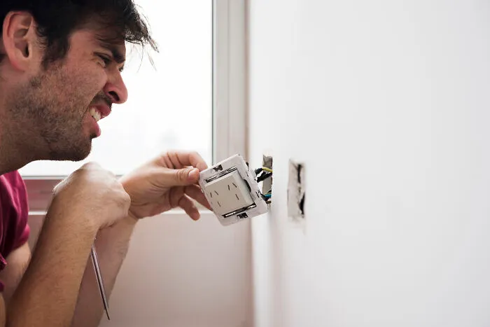 41 Hilarious, Stupid And Just ‘What The Heck’ Moments Escape Room Staff Have Witnessed People Do