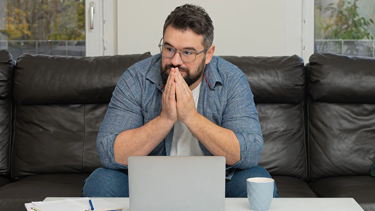 FIL Cuts Man Off Due To False Suspicion, Hopes He'll Move On Without Apology When Truth Comes Out