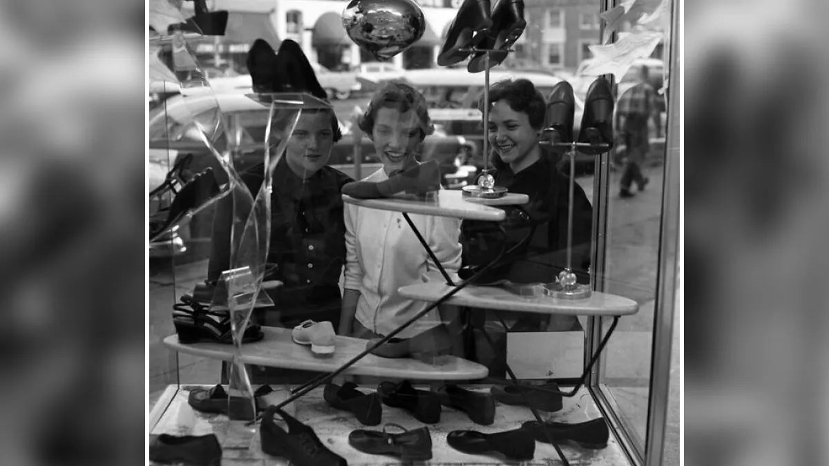 39 Captivating Photos Of Daily Life Across the Globe In The 50s