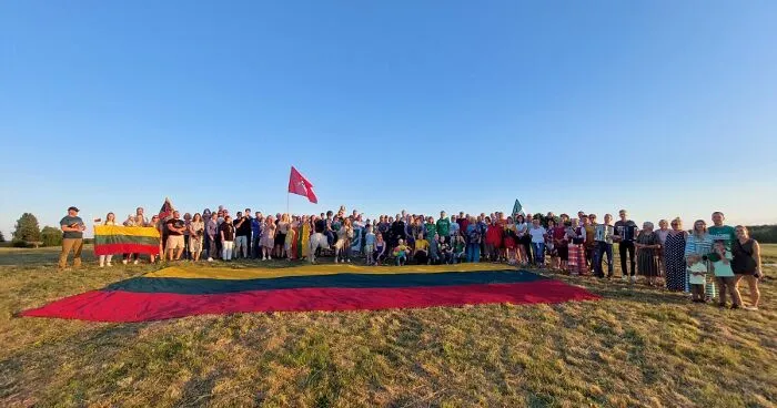A Hidden Global Tradition: One Nation Sings Its Anthem Together Worldwide