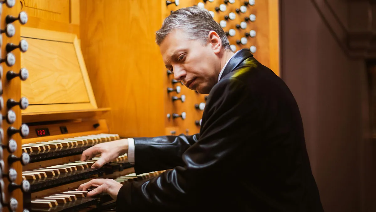 Talented Friend Plays Wedding Without Pay, Sues After Being Snubbed And Treated Like A Vendor