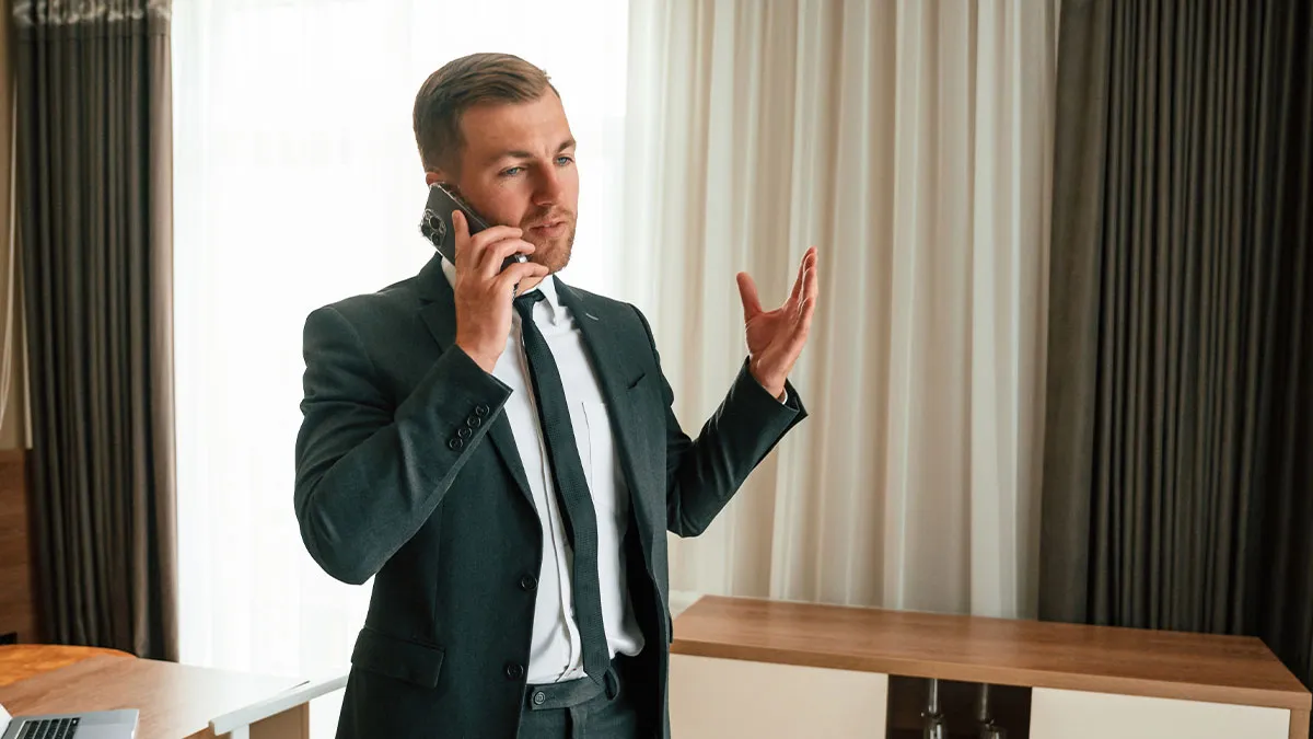 Man Locks GF Out Of Hotel Room She’s Paying For, Doesn’t Foresee The Consequences Of That