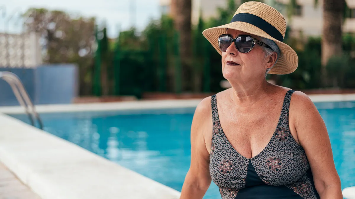 Careless Karen Lets Her Kid Poop In Hotel Pool, Shamelessly Expects Discount As It's An Amenity