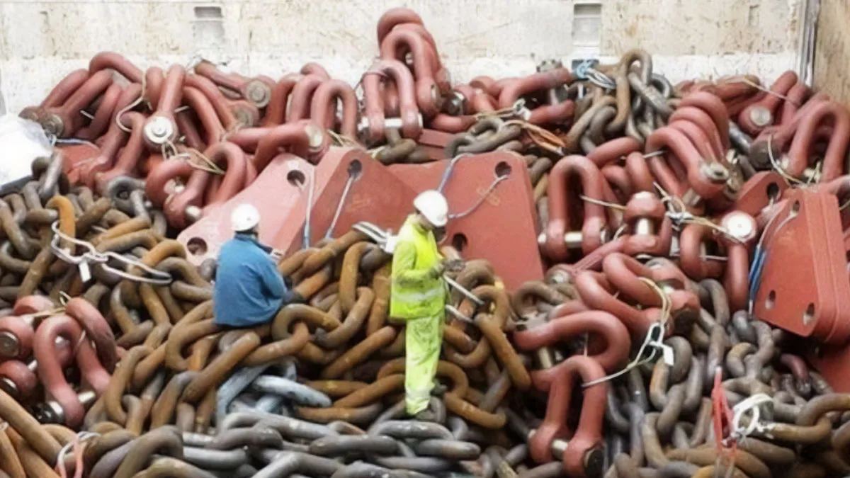 91 Images That Capture The Sheer Terror Of Things Being Way Too Big (New Pics)