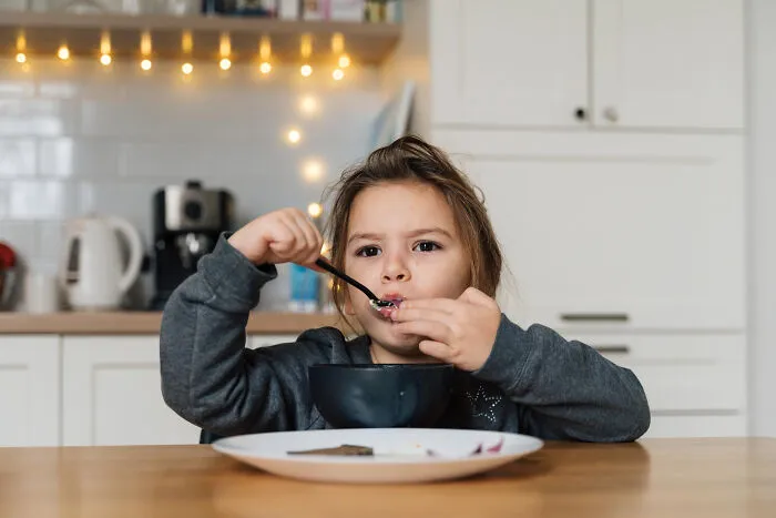 People Online Recall Debunked Advice And “Facts” From Parents During Their Childhood (32 Stories)
