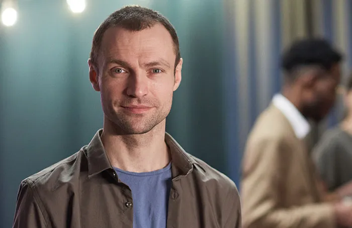 Young single man in casual clothes with subtle smile, representing common single male behaviors that affect romance.