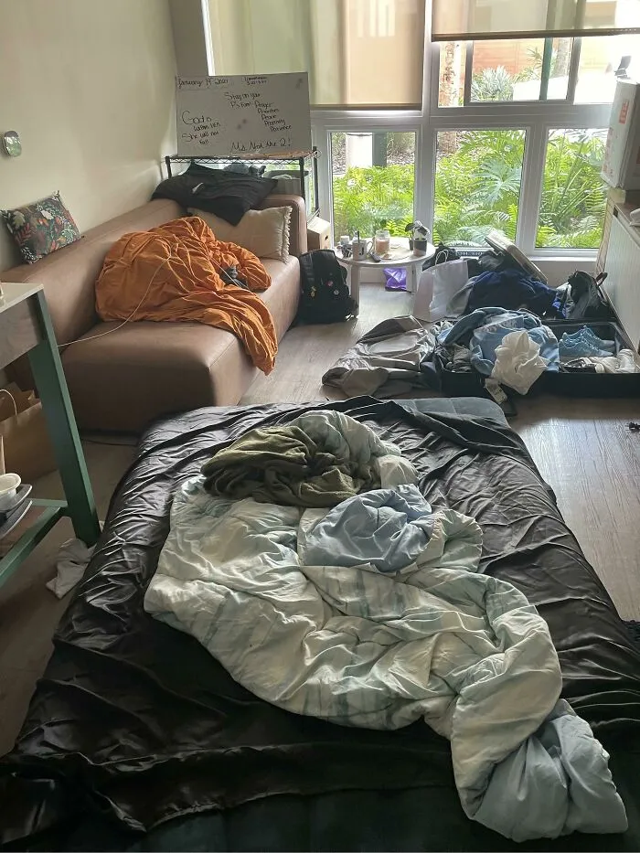 "This girl has had guests over at the apartment for days now and I already told her I wasn’t comfortable with guests staying over for this long. The space is small AND we share a shower." -<span Style="Font:inherit;color:#808080"> Main_Statistician681</Span>