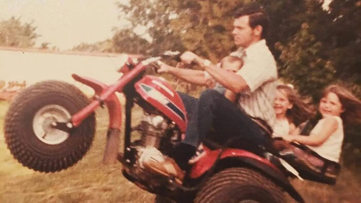 People Are Sharing Pics Of Their Cool Dads And These 50 Pics Are Pretty Epic (New Pics)