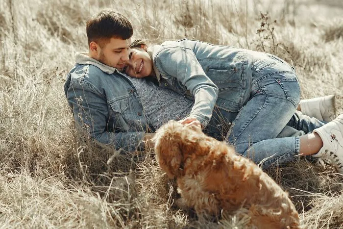 Person Wonders Online: "What Screams 'This Couple Isn't Going To Last Long'?" - Receives 30 Answers