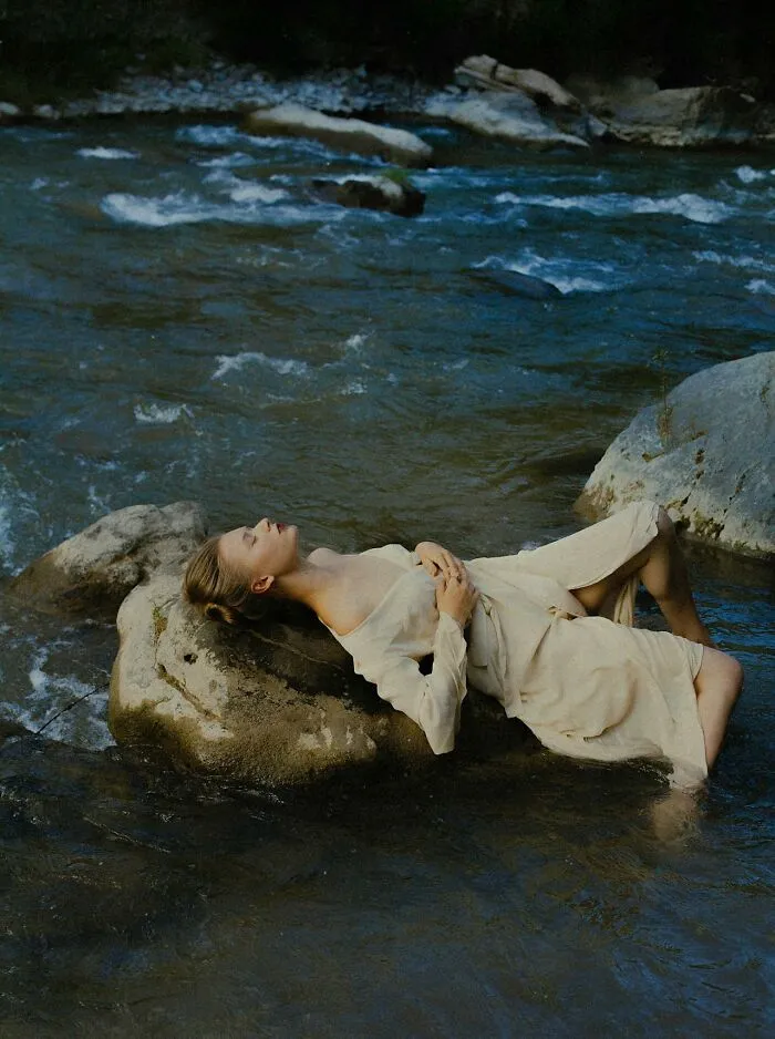 "Run Away As Fast As You Can": 50 Fake Survival Tips That No One Should Follow